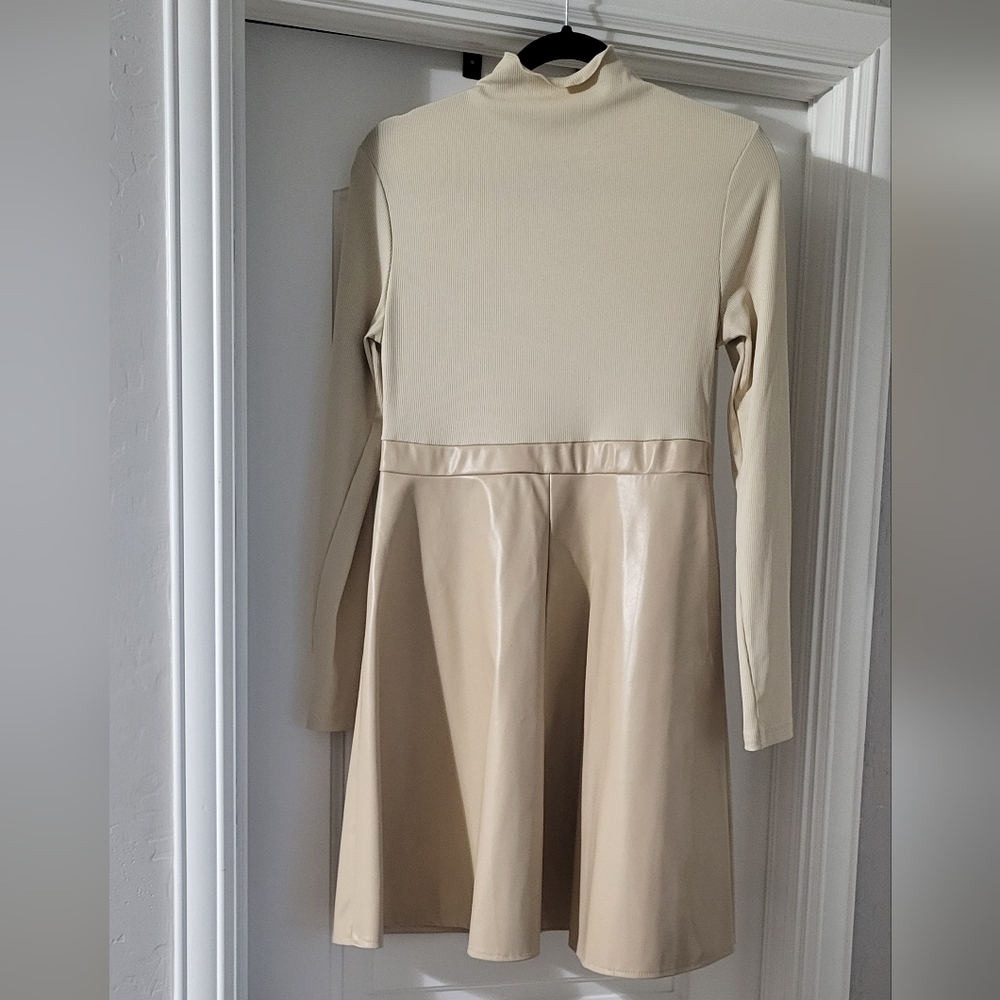 Dress - Picture 4 of 4